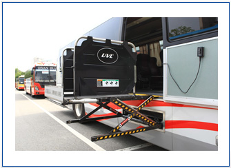 リフト装着大型バス